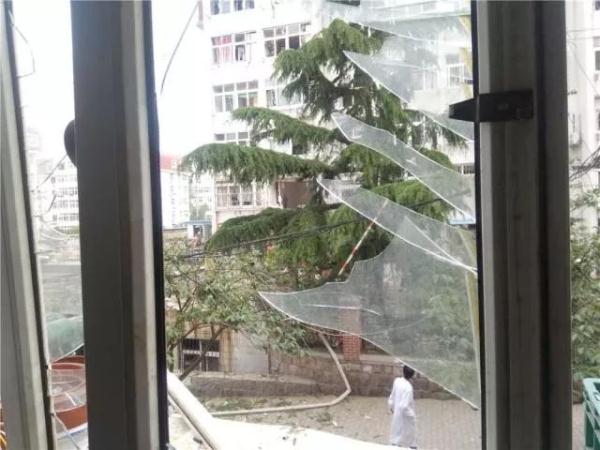 突發！青島一居民樓發生爆燃！已造1人死亡，7人受傷！3公里外有震感…
