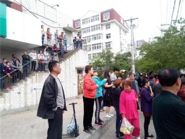 突發！青島一居民樓發生爆燃！已造1人死亡，7人受傷！3公里外有震感…